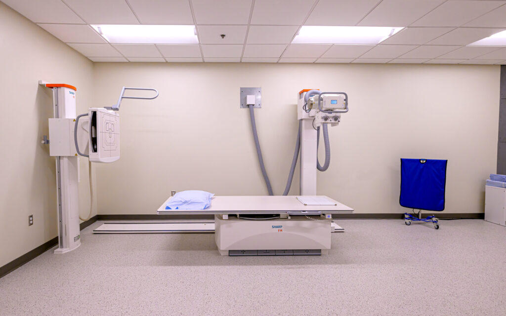 X-ray machine with elevating table